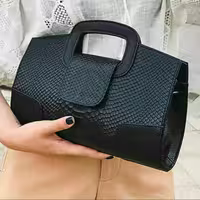 کیف دوشی زنانه چرم طبیعی کاملان دست دوز قابل اجرا در رنگ های مختلف 