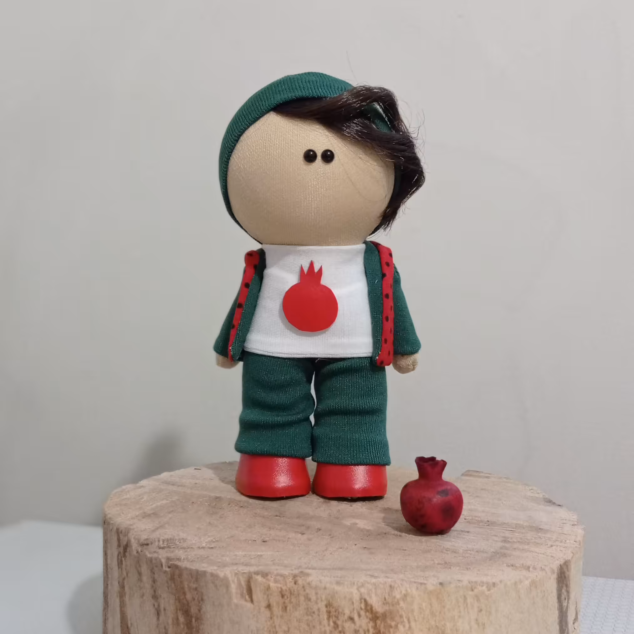 عروسک پسرونه روسی یلدایی 20 سانتی کفش دار 