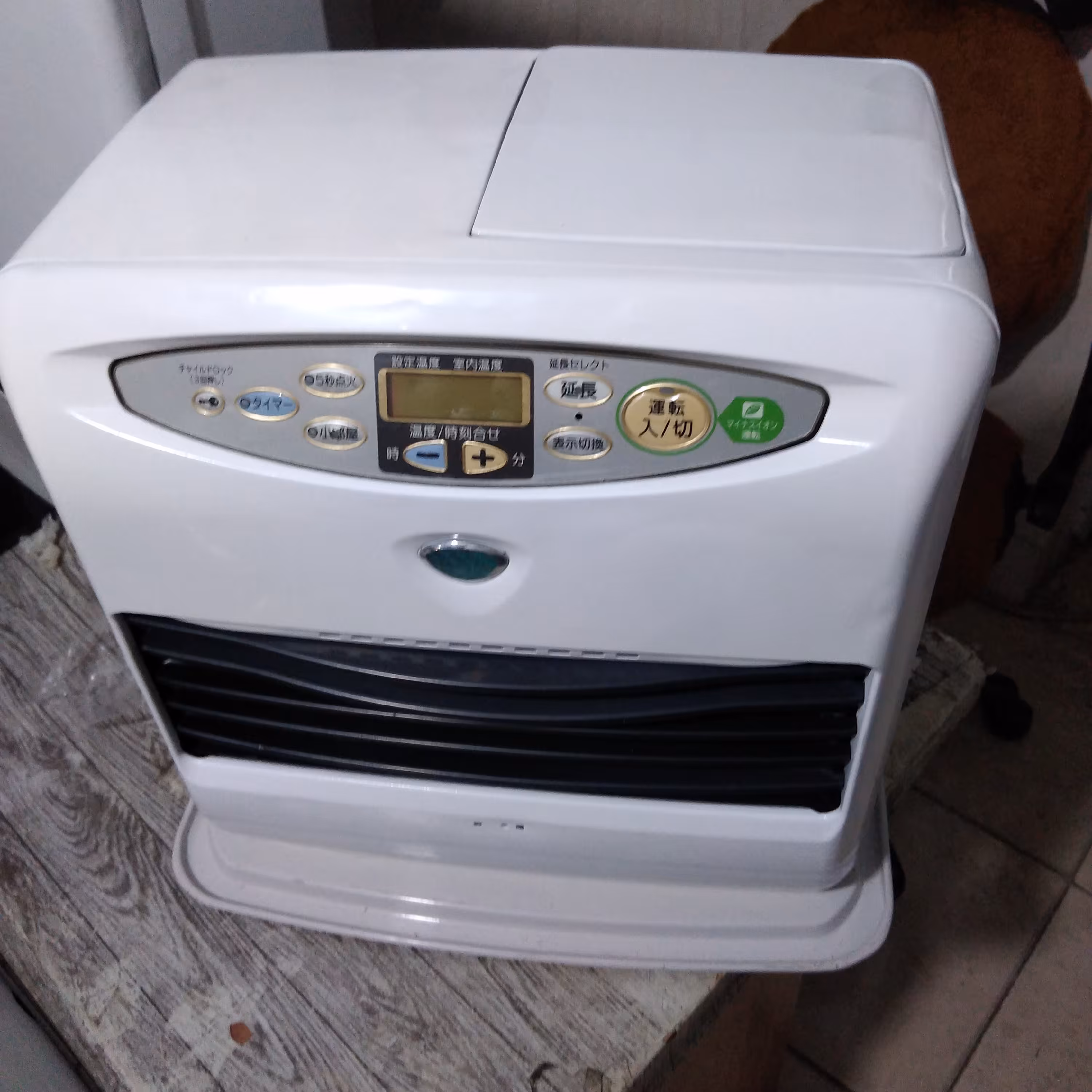 بخاری نفتی برقی  بدون نیاز به فتیله و دودکش واسه 30تا 40متر فضا باغ مناطق سردسیر 