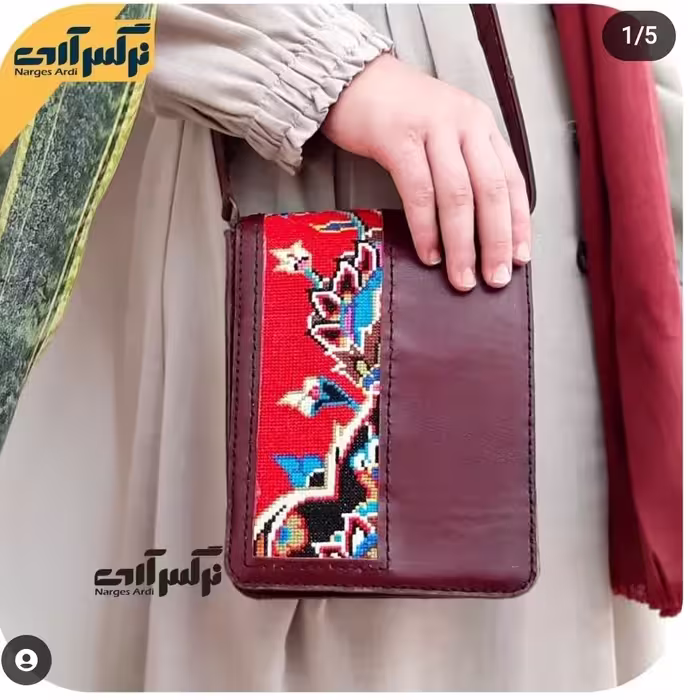 کیف رودوشی  مستطیل چرم طبیعی دست دوز دارای نقش سوزن دوزی 
