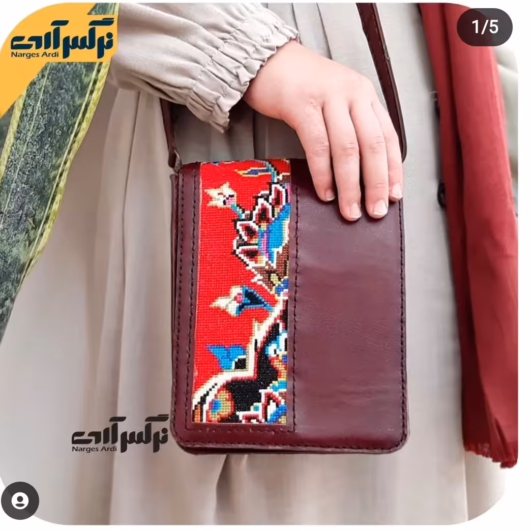 کیف رودوشی  مستطیل چرم طبیعی دست دوز دارای نقش سوزن دوزی 