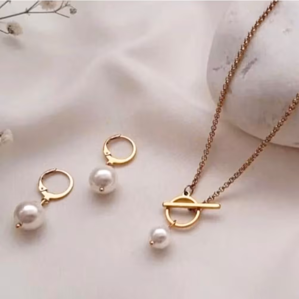 گردنبند و گوشواره مرواریدی 