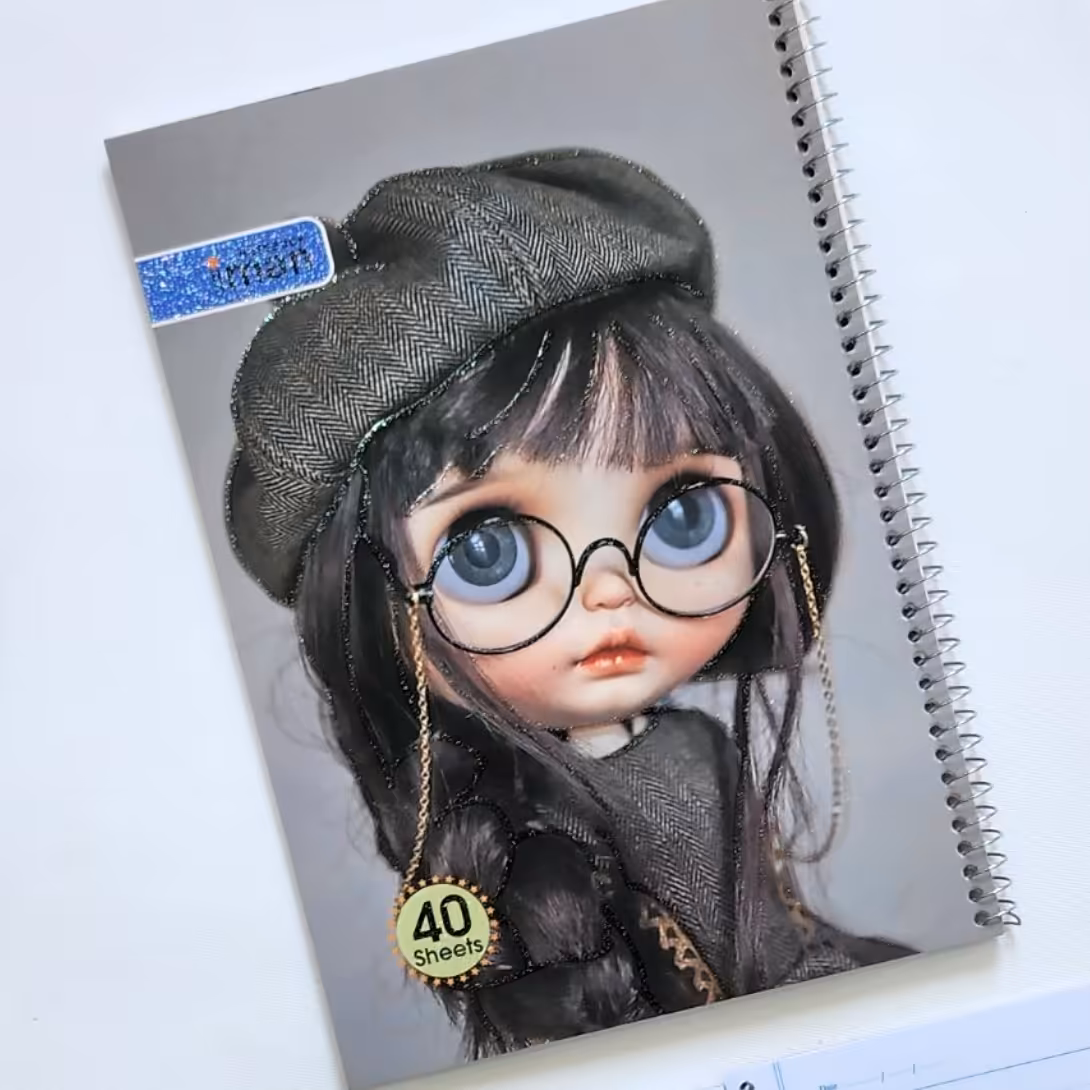 دفتر40برگ خط دار طرح عروسکی تکفنر جلدگلاسه300گرم اکلیلی