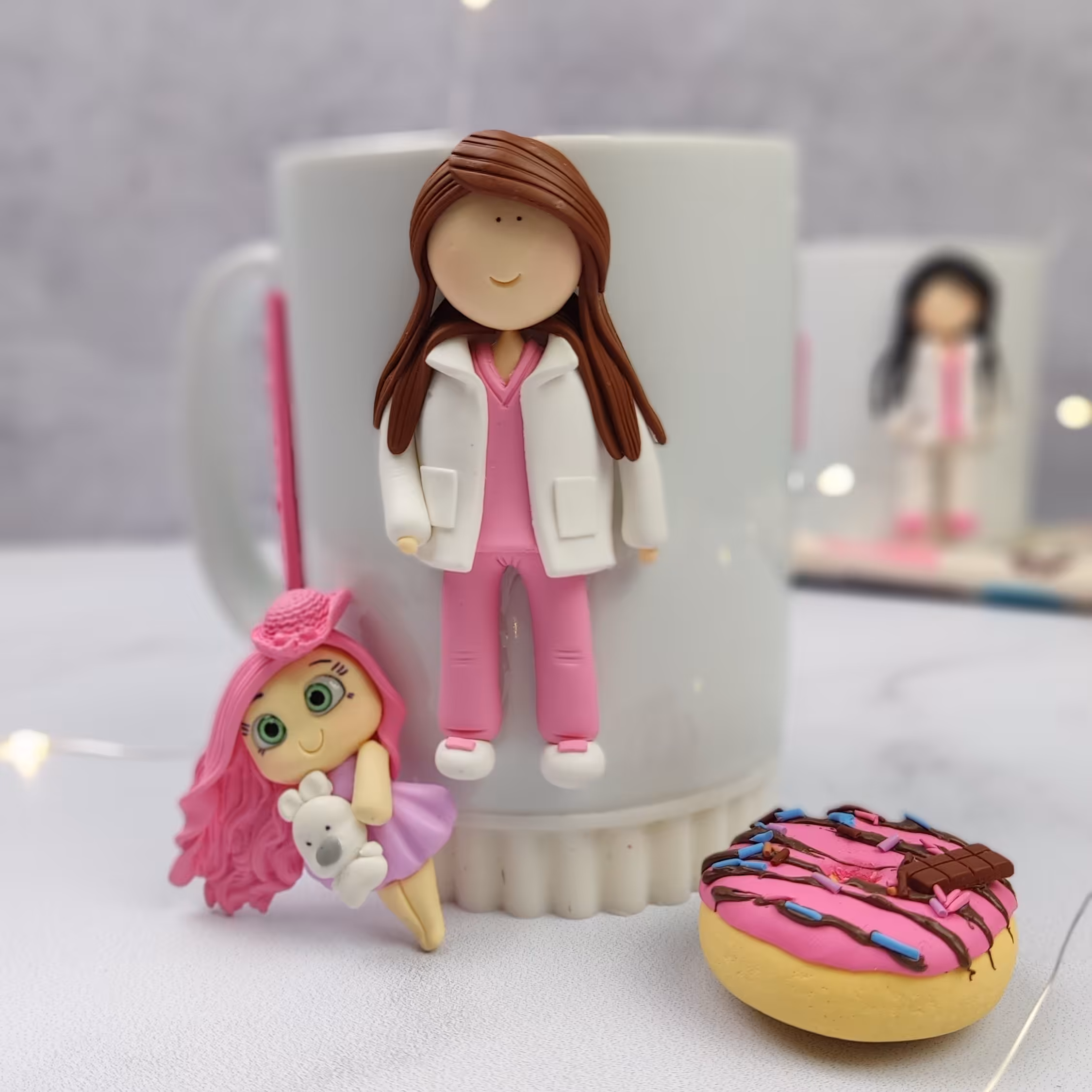 ماگ خانم دکتر  با لباس صورتی