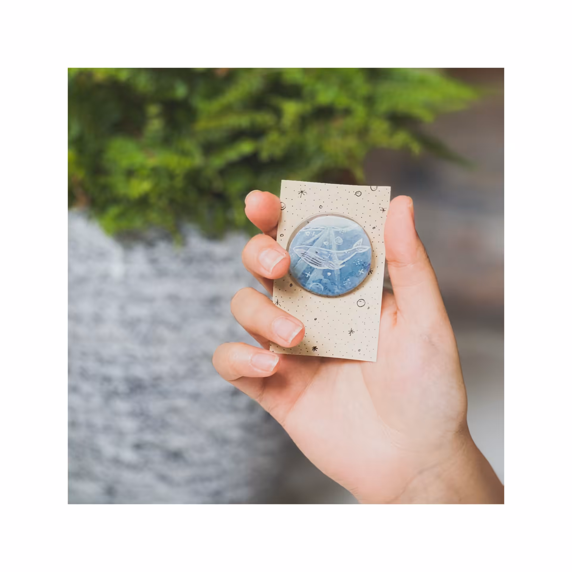 پیکسل طرح نهنگ از جنس رزین و نقاشی شده با دست به قطر 4سانتی متر