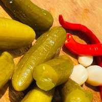 خیارشور خانگی تردو تازه باکیفیت خوشمزه 2کیلو 