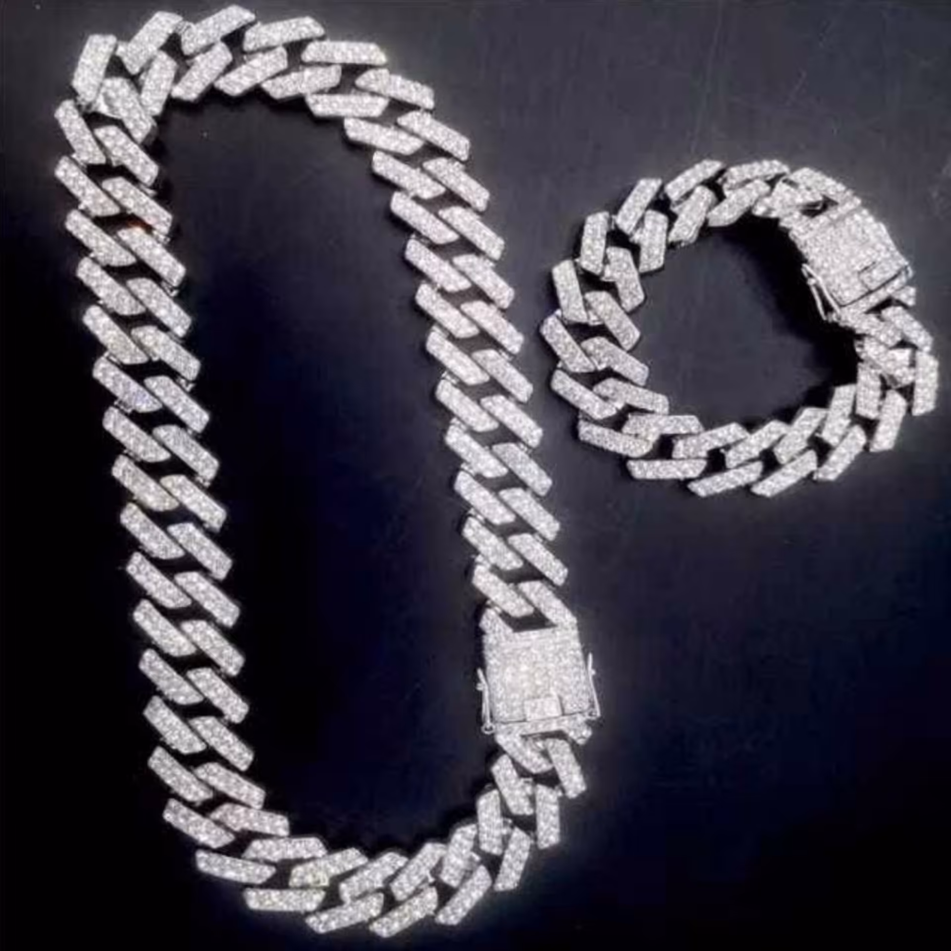 ست دستبند و گردنبند استیل رنگ ثابت نگین ثابت ضد حساسیت  قفل کوبایی 