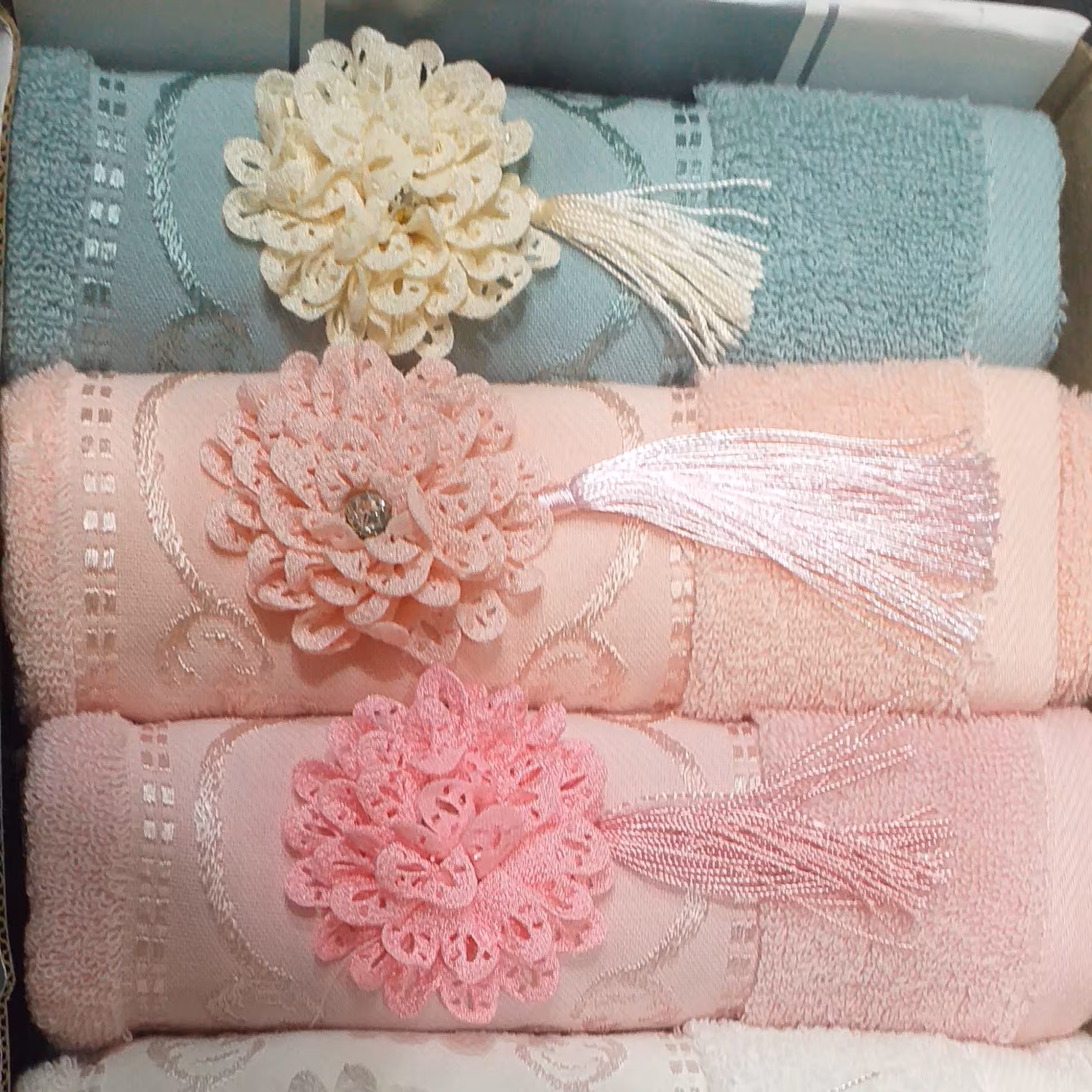 حوله دستی گل برجسته