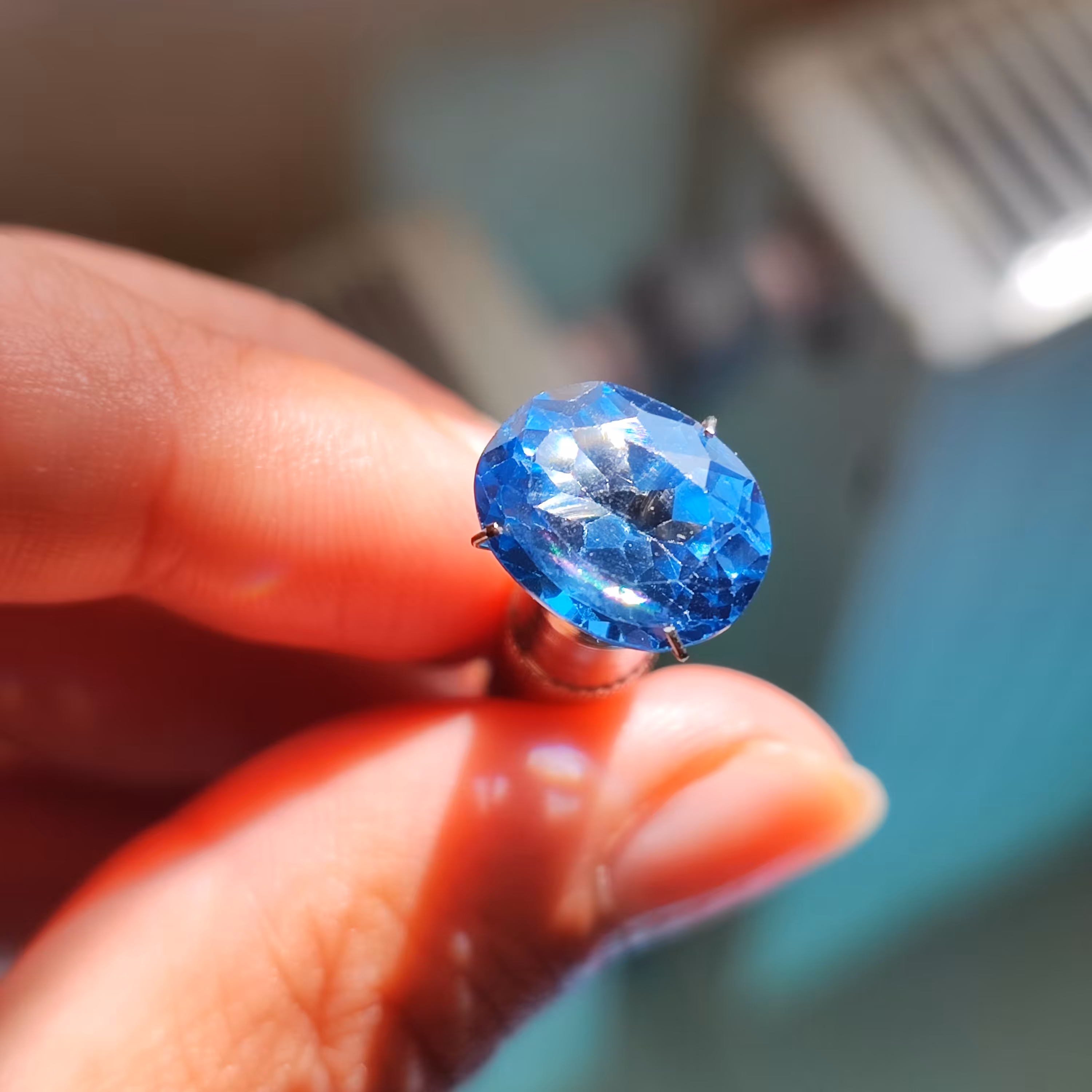 نگین توپاز طبیعی 6.9 قیراطی