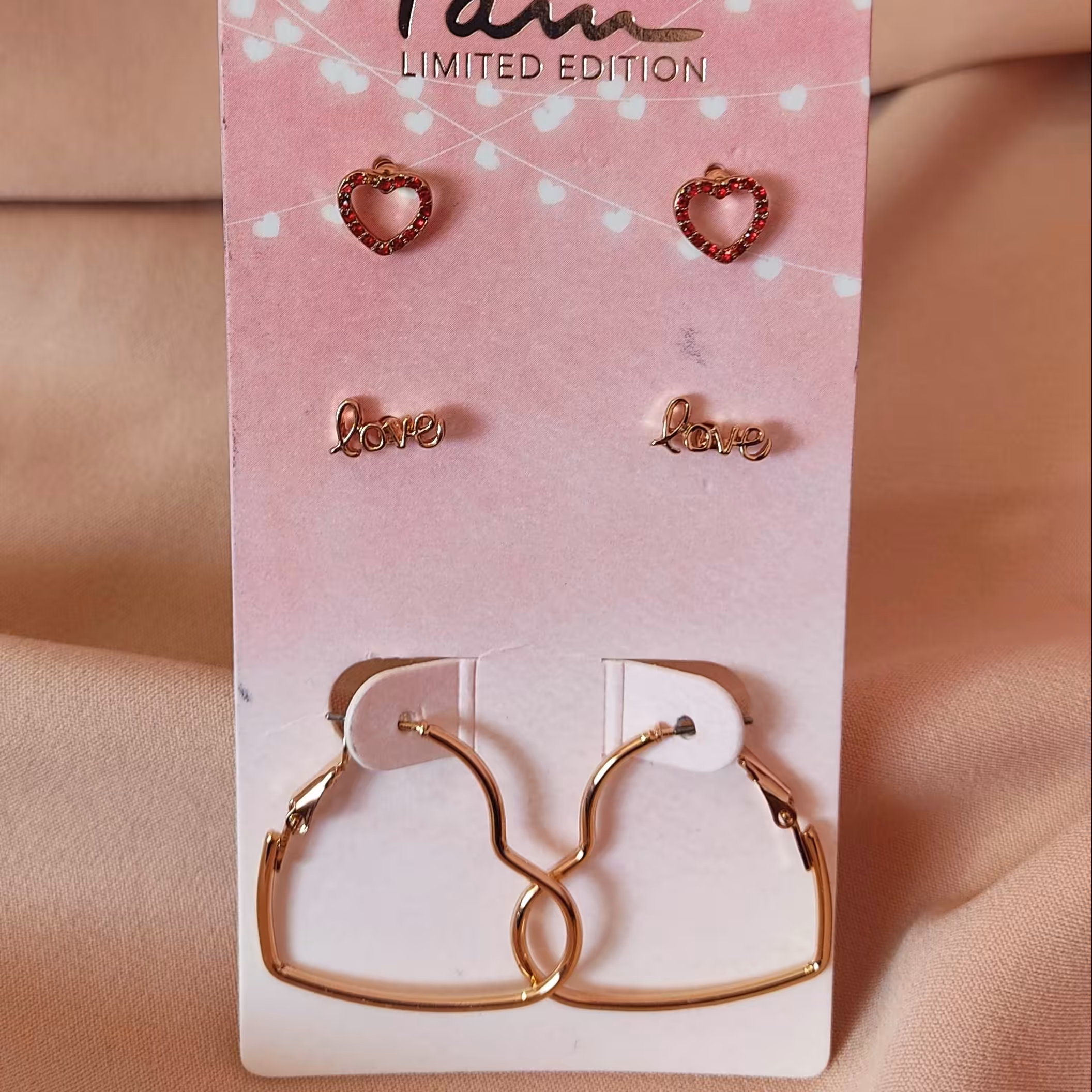 پک گوشواره قلب پک گوشواره قلبی گوشواره لاو گوشواره love گوشواره مخصوص هدیه گوشواره استیل گوشواره ضد حساسیت 