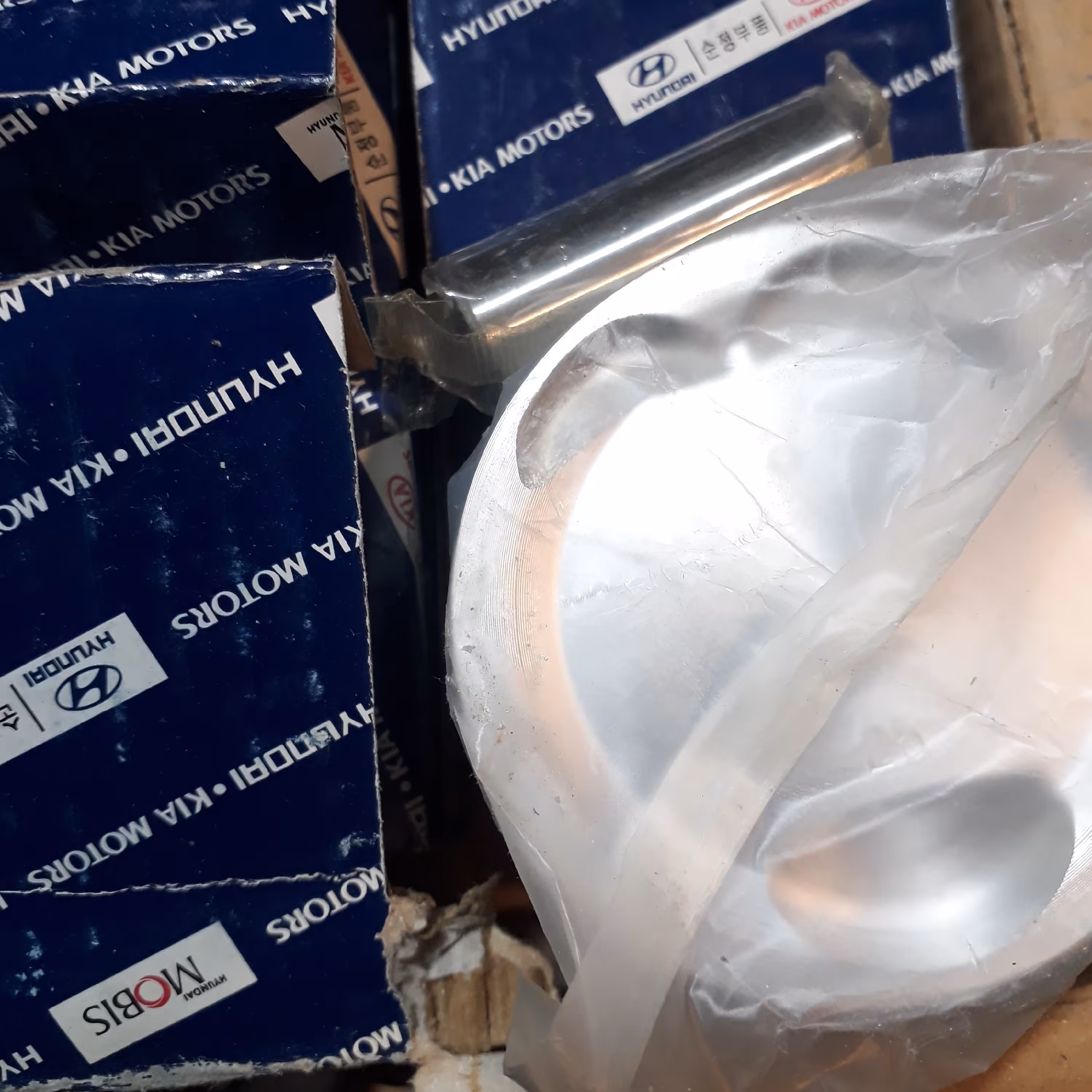 پیستون و گژن پین پراید جنس اصلی شرکت کیا موتور کره در بسته بندی موبیز تعمیر 025