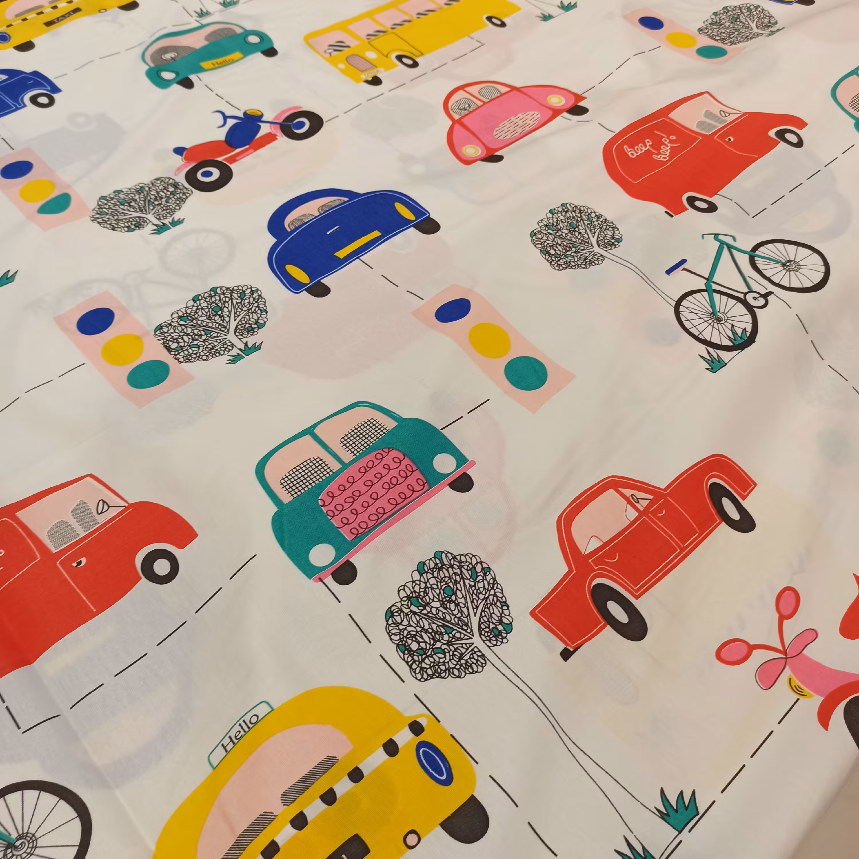 پارچه ملحفه عروسکی طرح ماشین عرض 2.5 جنس تمام نخ (پارچه ترک) رنگ ثابت بدون ابرفت طرح شیک و زیبا