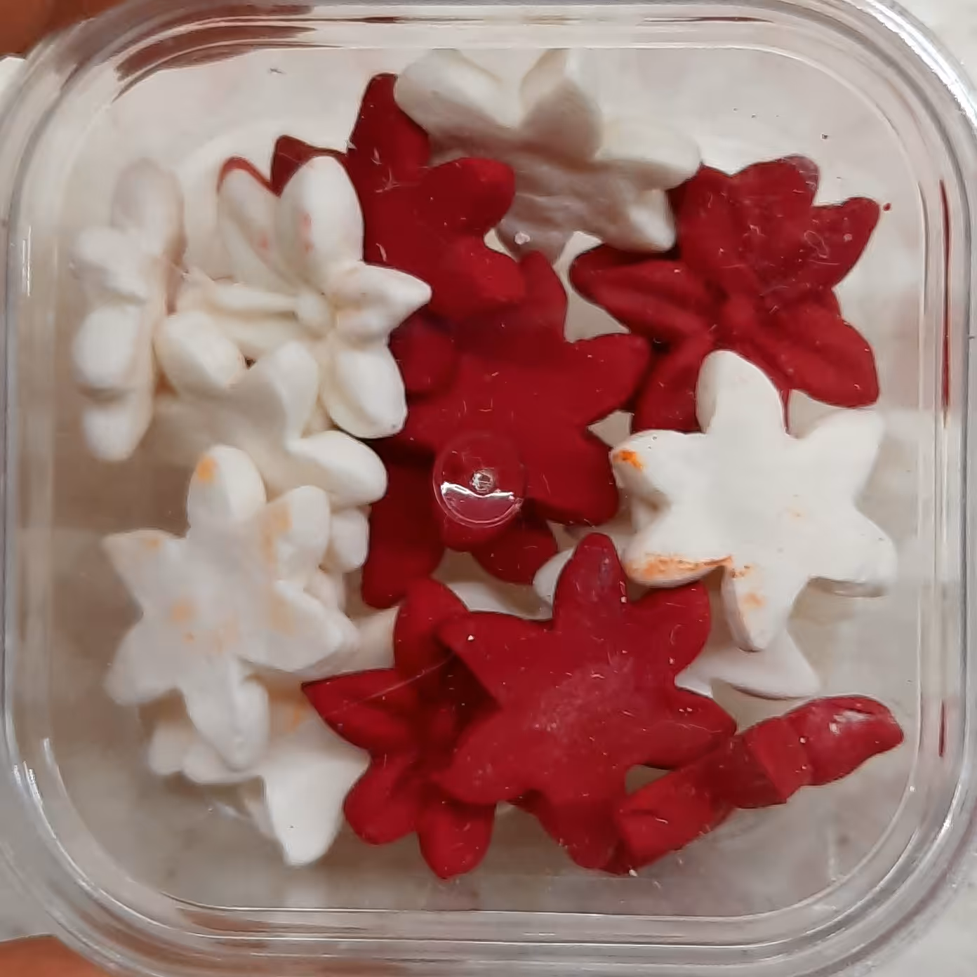 گل فوندانت تزئینی طرح گل ستاره ای