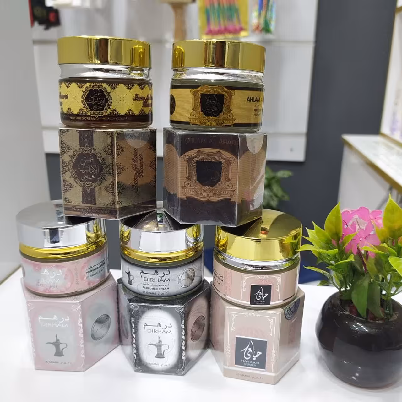 کِرِم معطر وازلینی عربی در 4 رایحه درهم حیاتی احلام العرب شمس الامارات. قیمت هر عدد 280