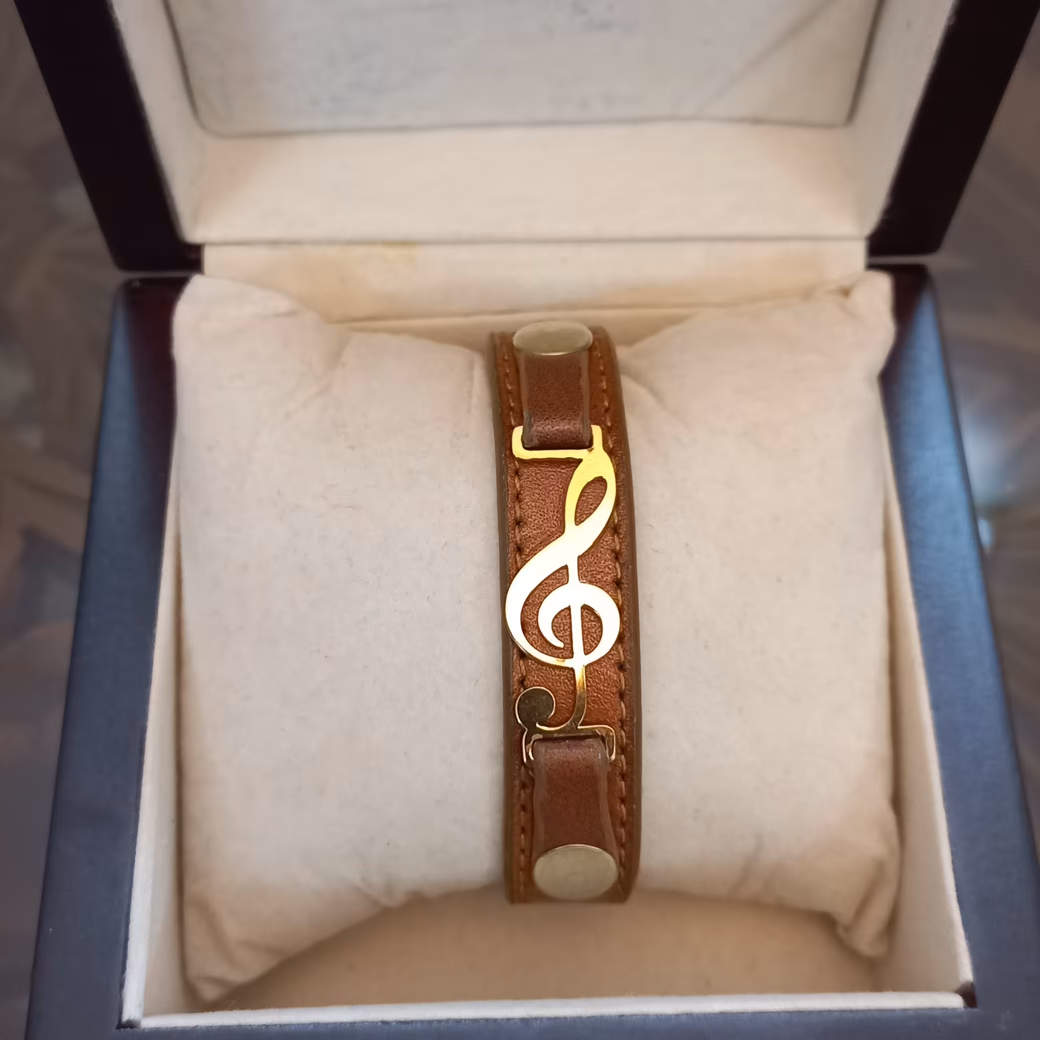 دستبند چرمی با قفل و پلاک استیل رنگ ثابت کد 108