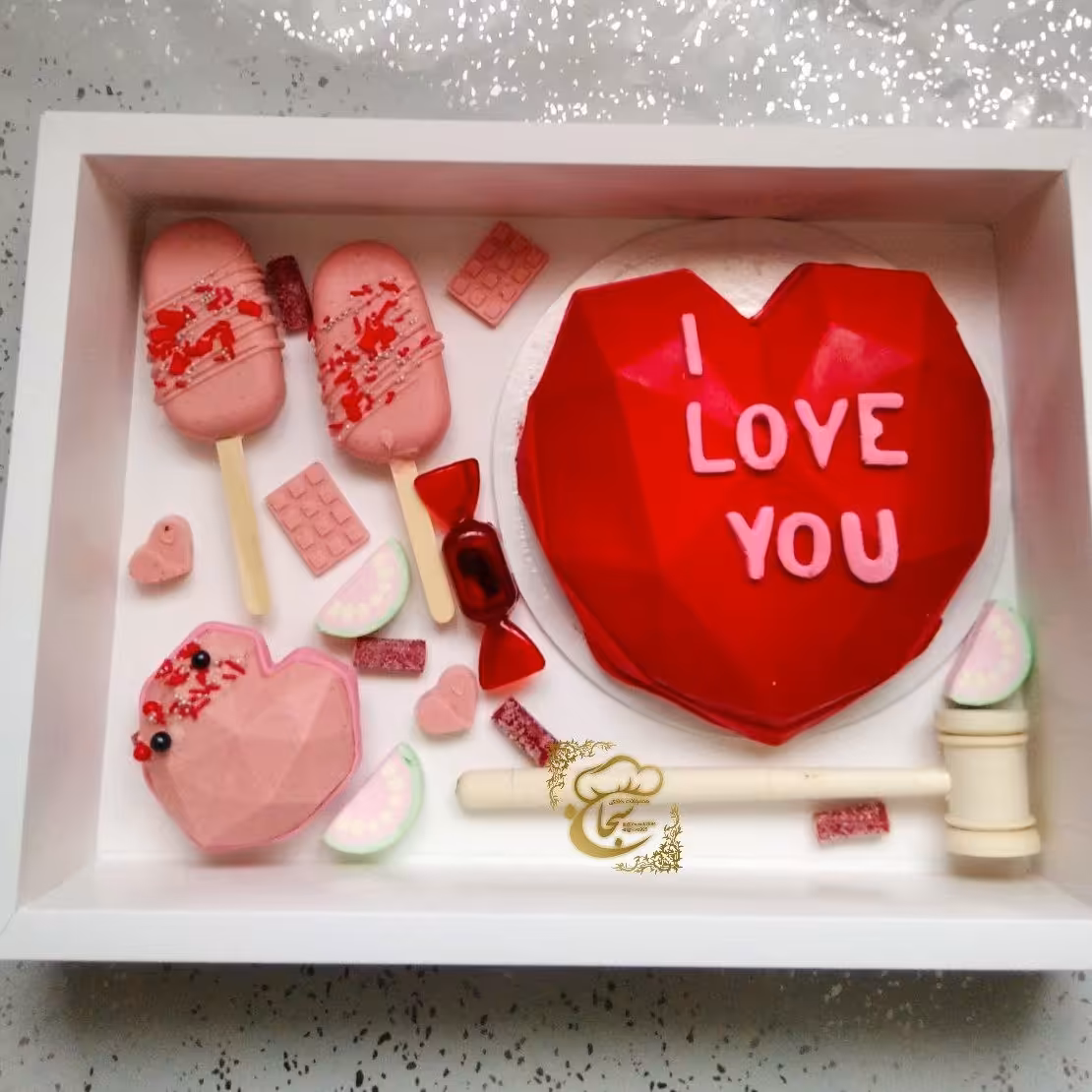 پک هدیه شامل قلب سورپرایز پاپسیکلز  و... همراه جعبه های زیبا