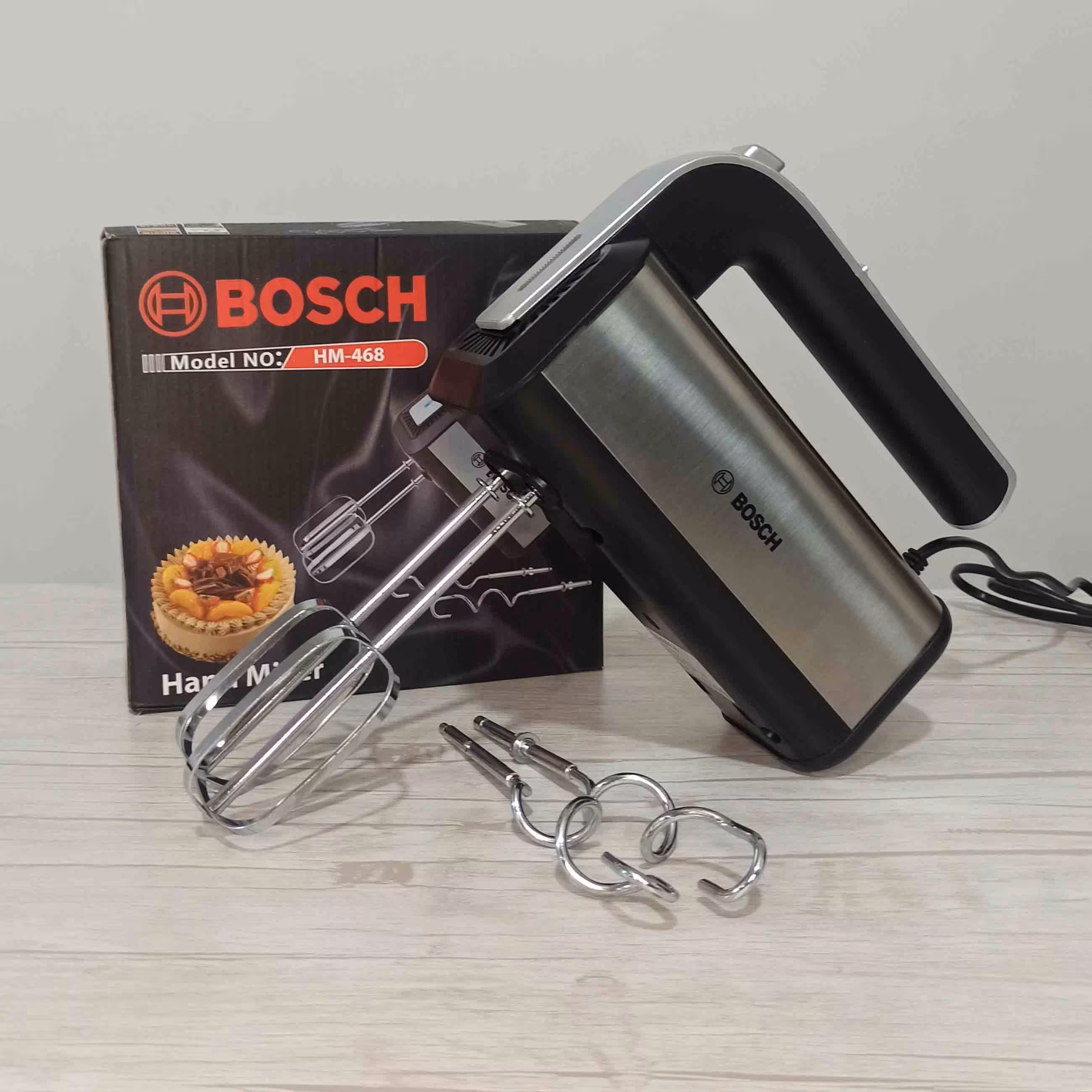 همزن بدون کاسه 600 وات بوش با چهار سری هم زن و خمیر زن 