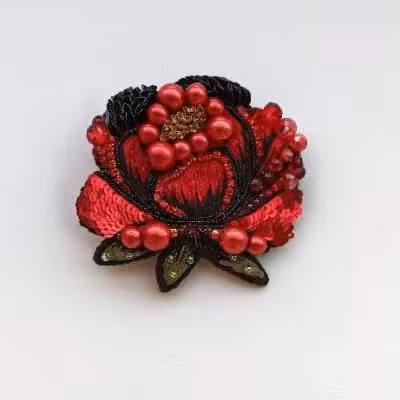 سنجاق سینه گل پیونی قرمز