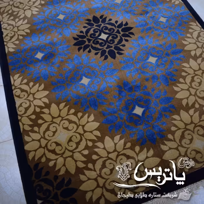 فرش پاتریس  فرش گلیم مدرن 400شانه طرح دل آراسرمه ای سایزکناره یک در یک ونیم متری