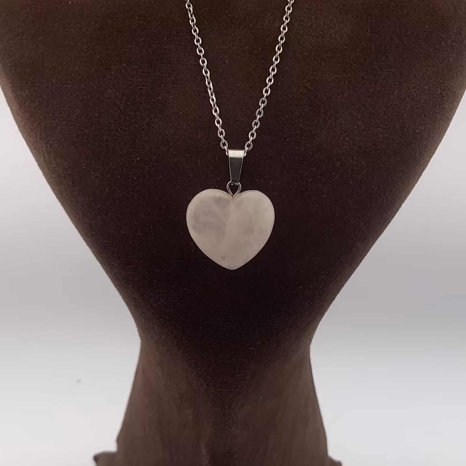 گردنبند زنانه سنگ رزکوارتز معدنی تراش قلبی کد 1و80 به همراه زنجیر استیل رنگ ثابت