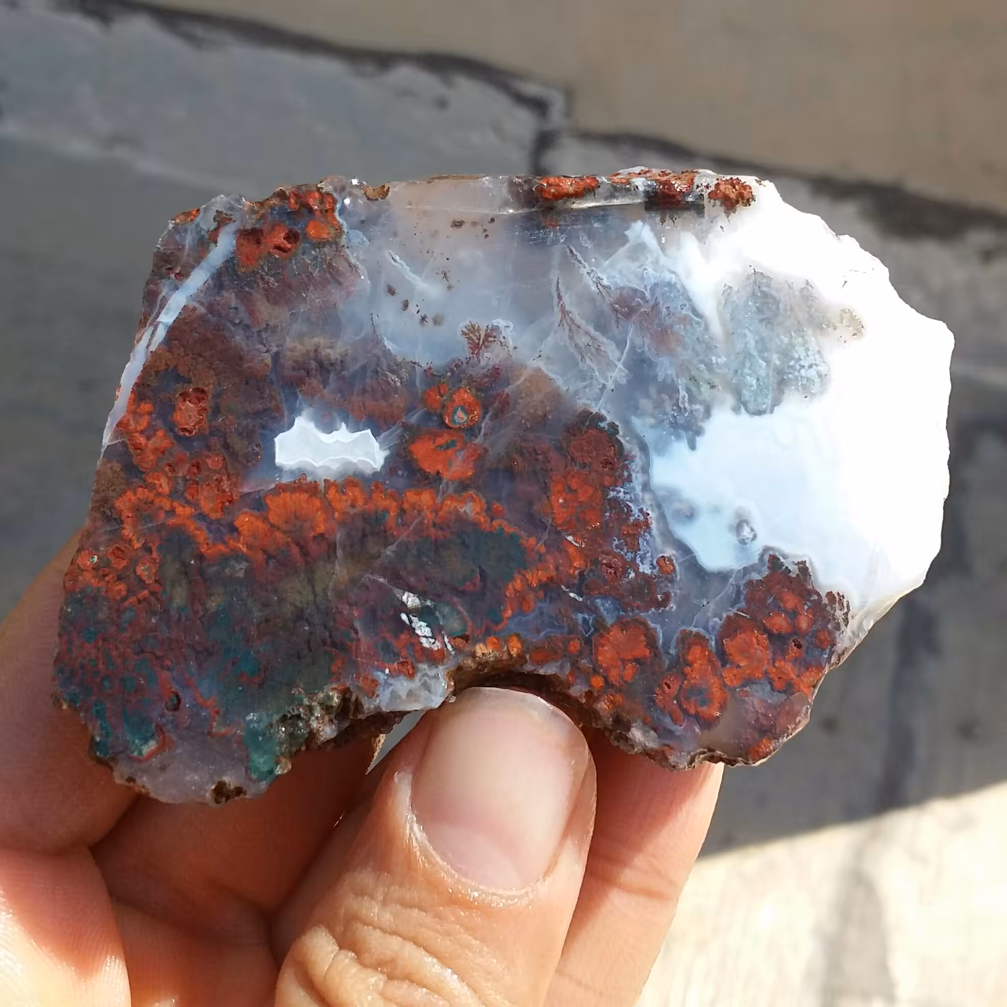 اسلایس سنگ راف عقیق شجر منظره گل اناری با قابلیت ساخت چند اسلایس و نگین 
طبیعی از چند طرف دارای شجر می باشد
کد 11660