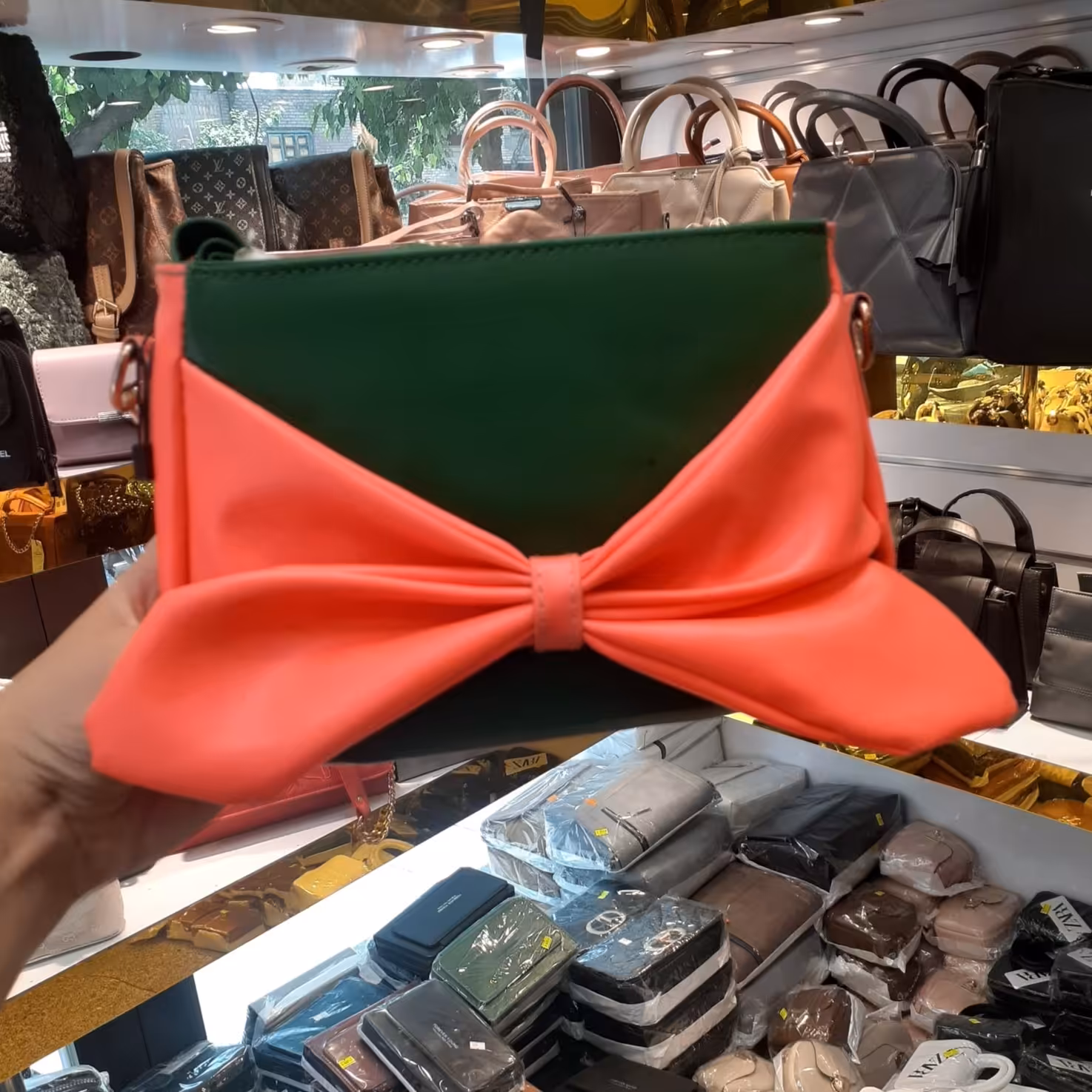کیف عروسکی خوشگلمون موجوده برای خانمایی که دنبال یه مدل خاص هستن