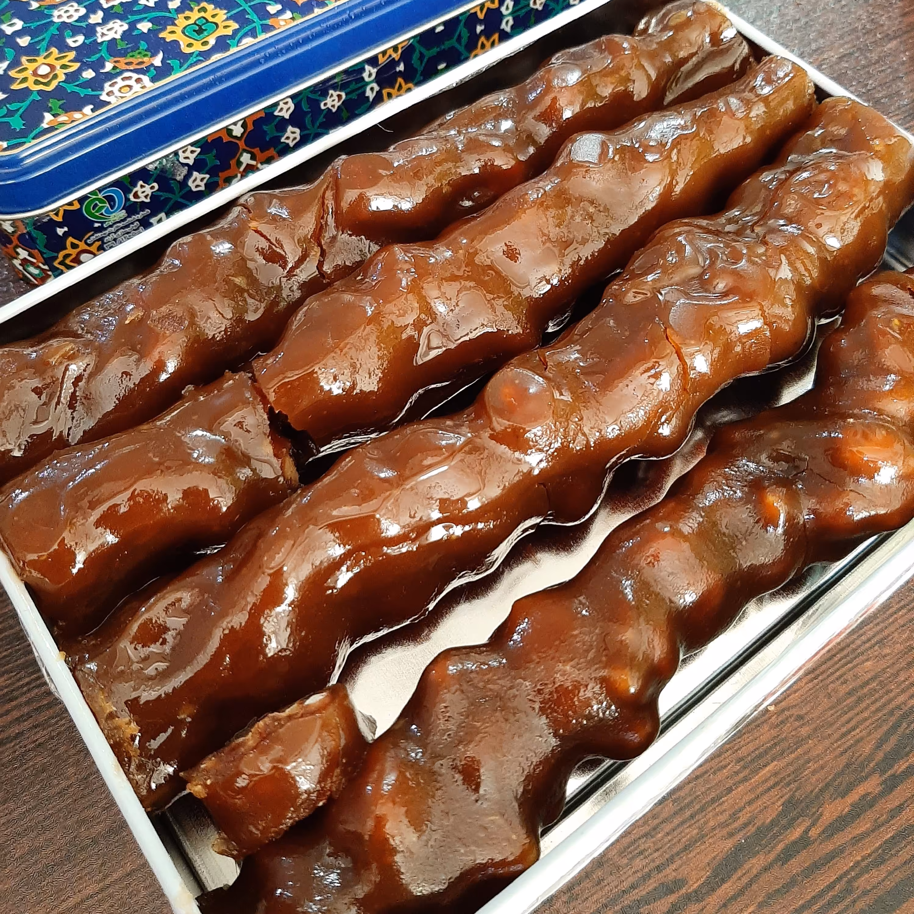 باسلوق گردویی اصیل  تفرش با کدبهداشتی ارسال (پسکرایه) 