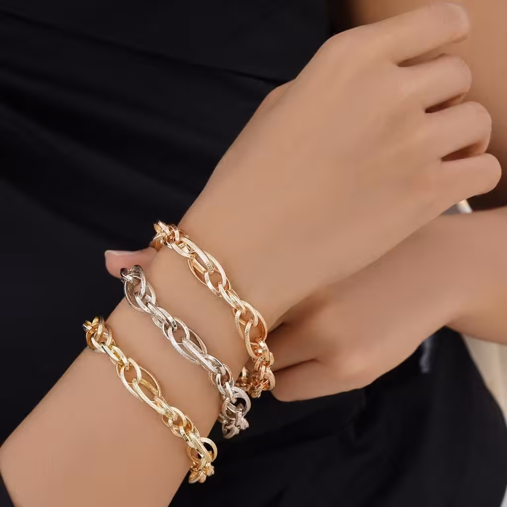 دستبند زنجیری کد11160 دو پیو باریک طرح طلا.در سه رنگ طلایی.رزگلد.سفید.آبکاری طلا و رادیوم.رنگ ثابت.ضدحساسیت