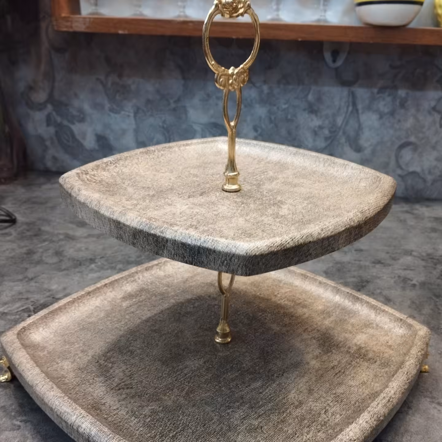 شیرینی خوری دو طبقه