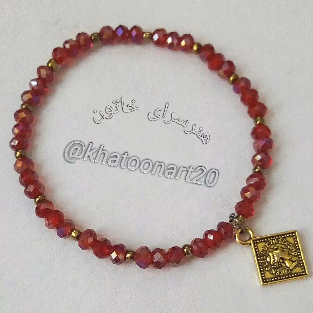 دستبند زرشکی با آویز مربعی