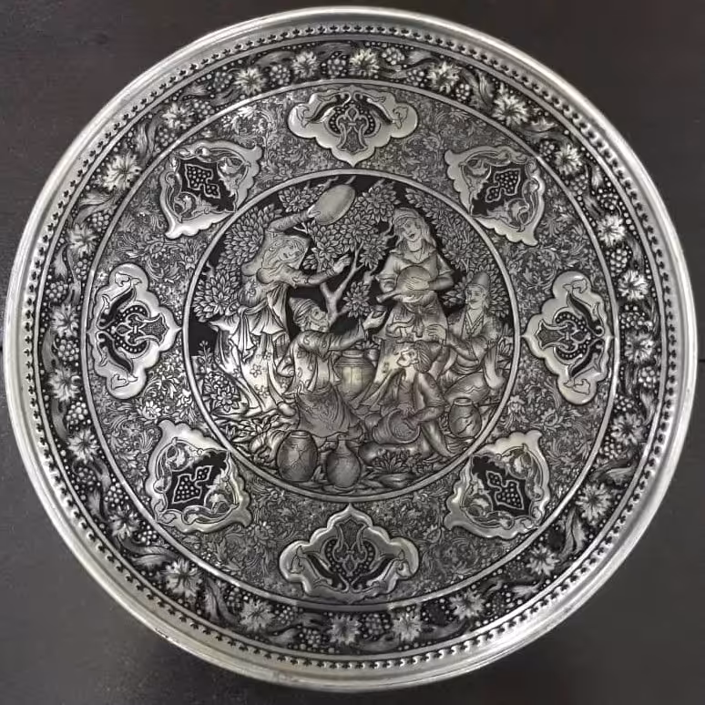 بشقاب 35 سانتی قلمزنی سبک سیاه قلم