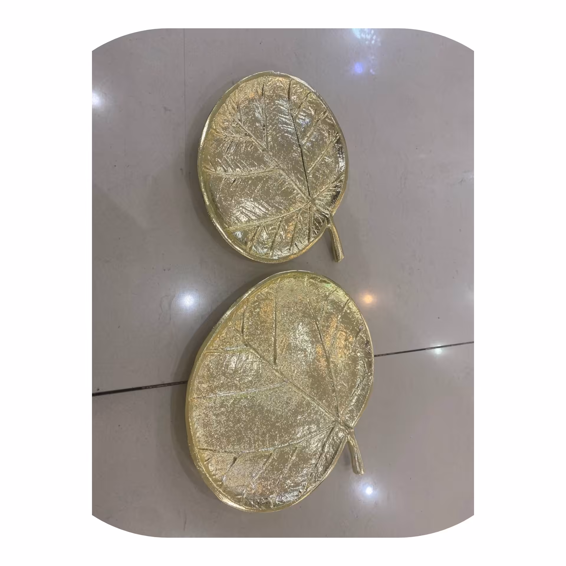 ظرف پذیرایی مدل برگ سیب طلا و نقره جنس کار آاومینیوم تضمینی بدون تغیر رنگ
