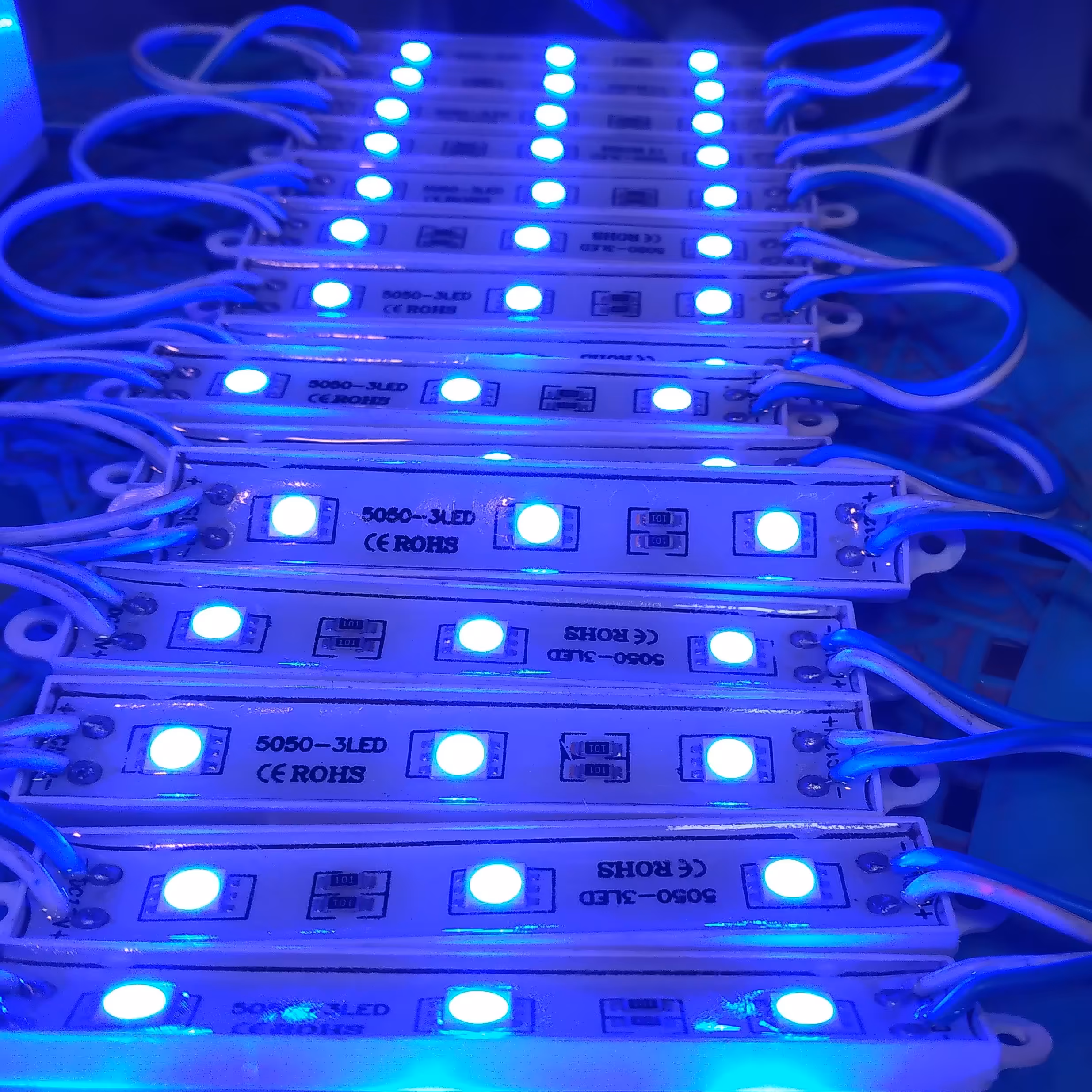 ال ای دی بلوکی آبی 12 ولت برند چیپ ROHS و سایز چیپ SMD 5050  دارای روکش رزین  قیمت  برای هر عدد ال ای دی بصورت تکی است