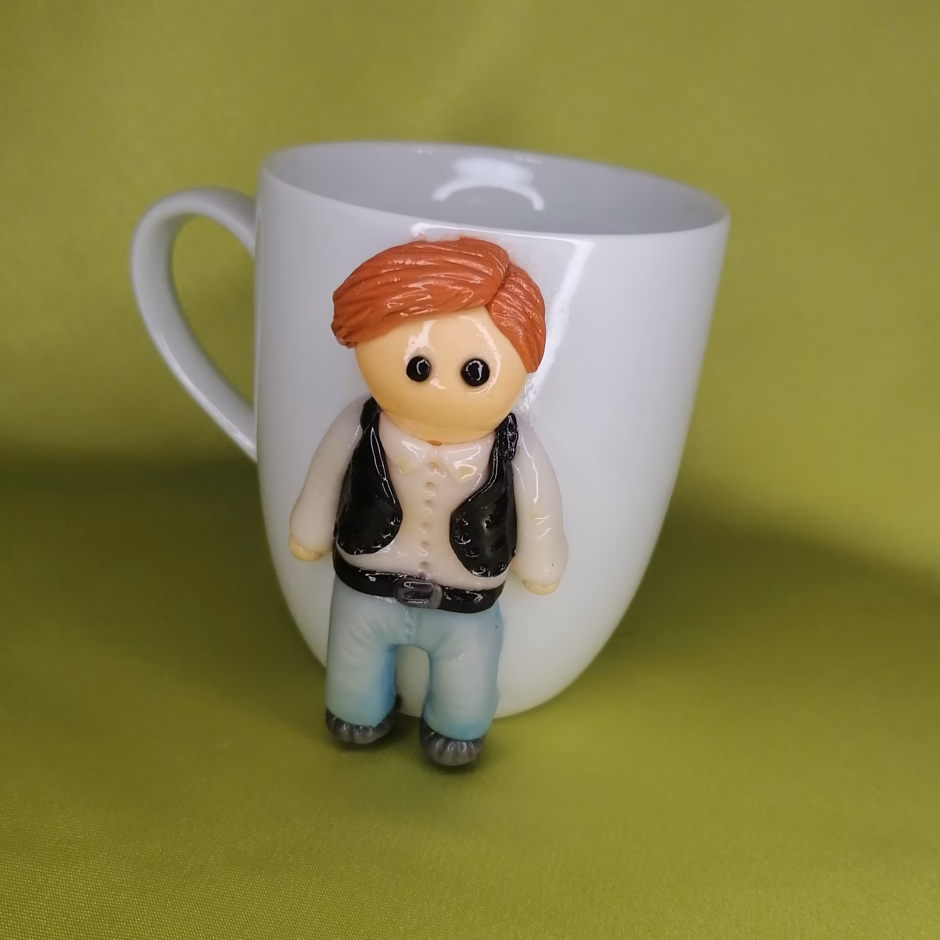 ماگ تزئینی با خمیر چینی طرح پسر کد 05