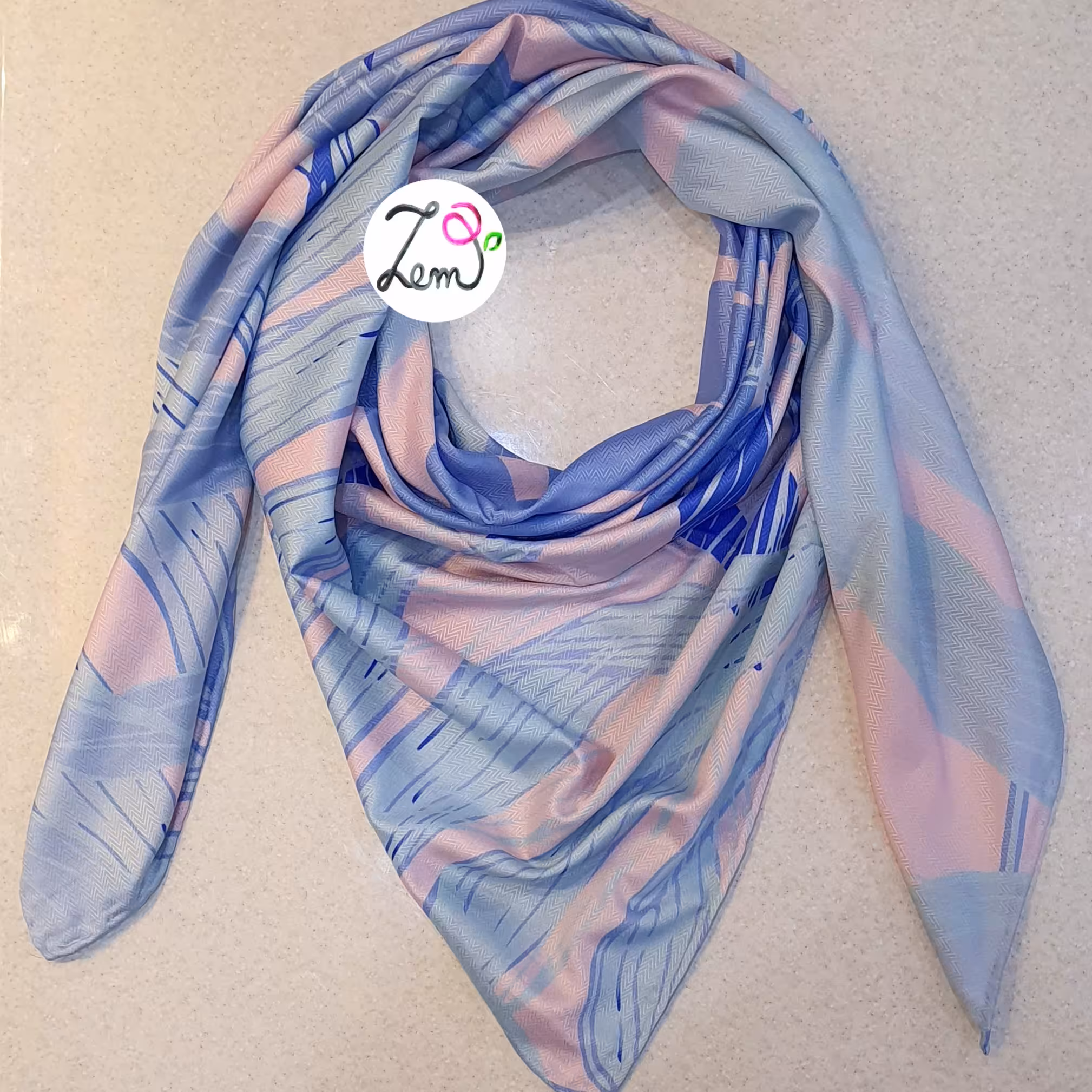 روسری نخ ابریشم با رنگای پاستیلی و سرد و گرم زیبا 
