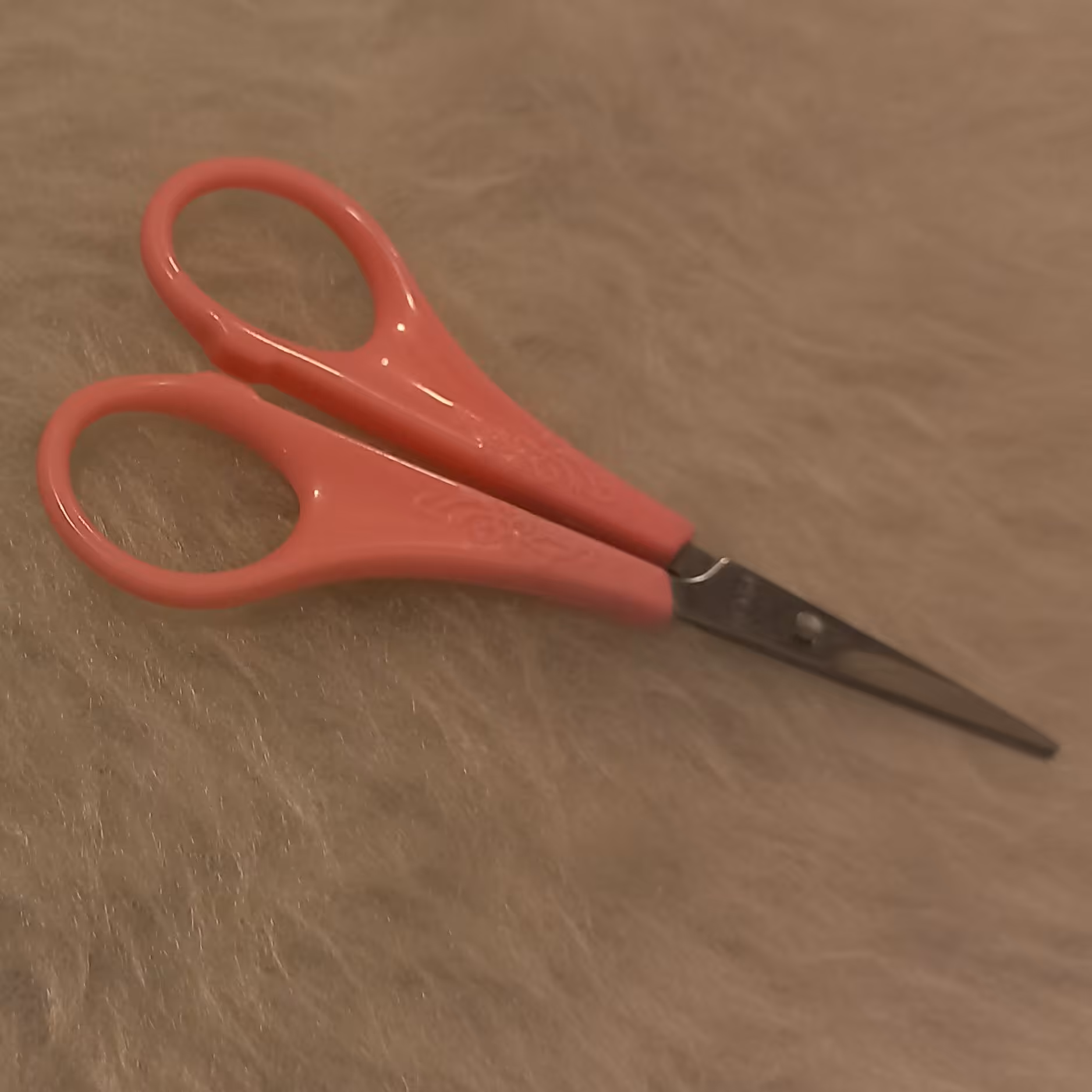 قیچی ابرو قیچی ظریف و با کیفیت