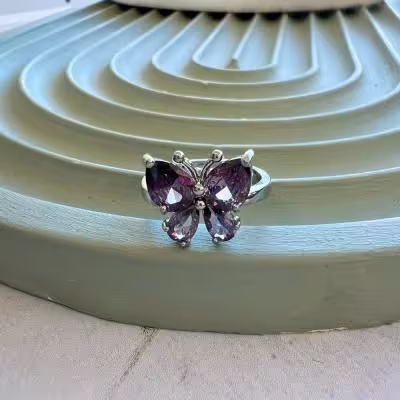 انگشتر پروانه بنفش