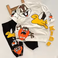 ست اسپرت تیشرت شلوارک بچگانه چاپ عروسکی جنس نخ پنبه رنگ سفید  لباس کودک تازمانیا