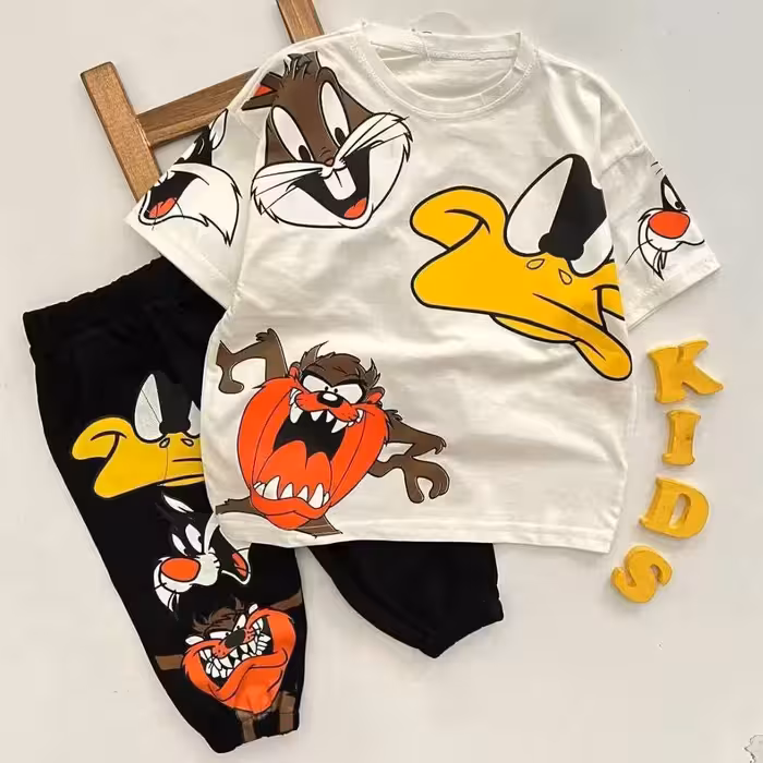 ست اسپرت تیشرت شلوارک بچگانه چاپ عروسکی جنس نخ پنبه رنگ سفید  لباس کودک تازمانیا