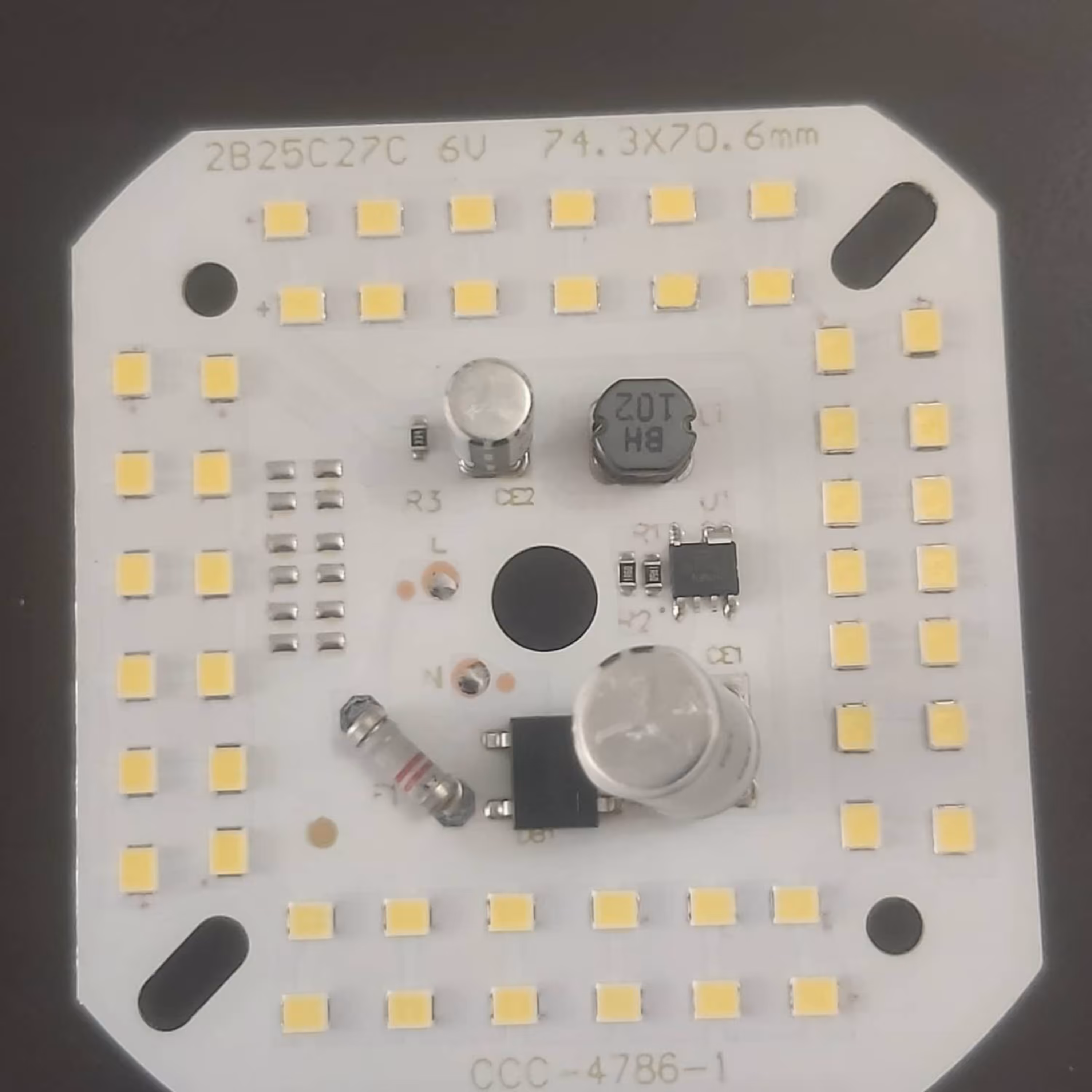 چیپ 50 وات خازنی مربعی بسته 50 تایی کیفت عالی مارک ccc  نور سفید