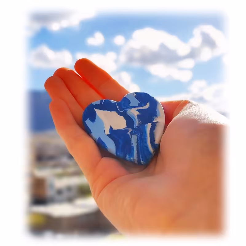 مگنت یخچال قلب آبی عاشقانه طرح سنگ خمیری دست ساز MK197