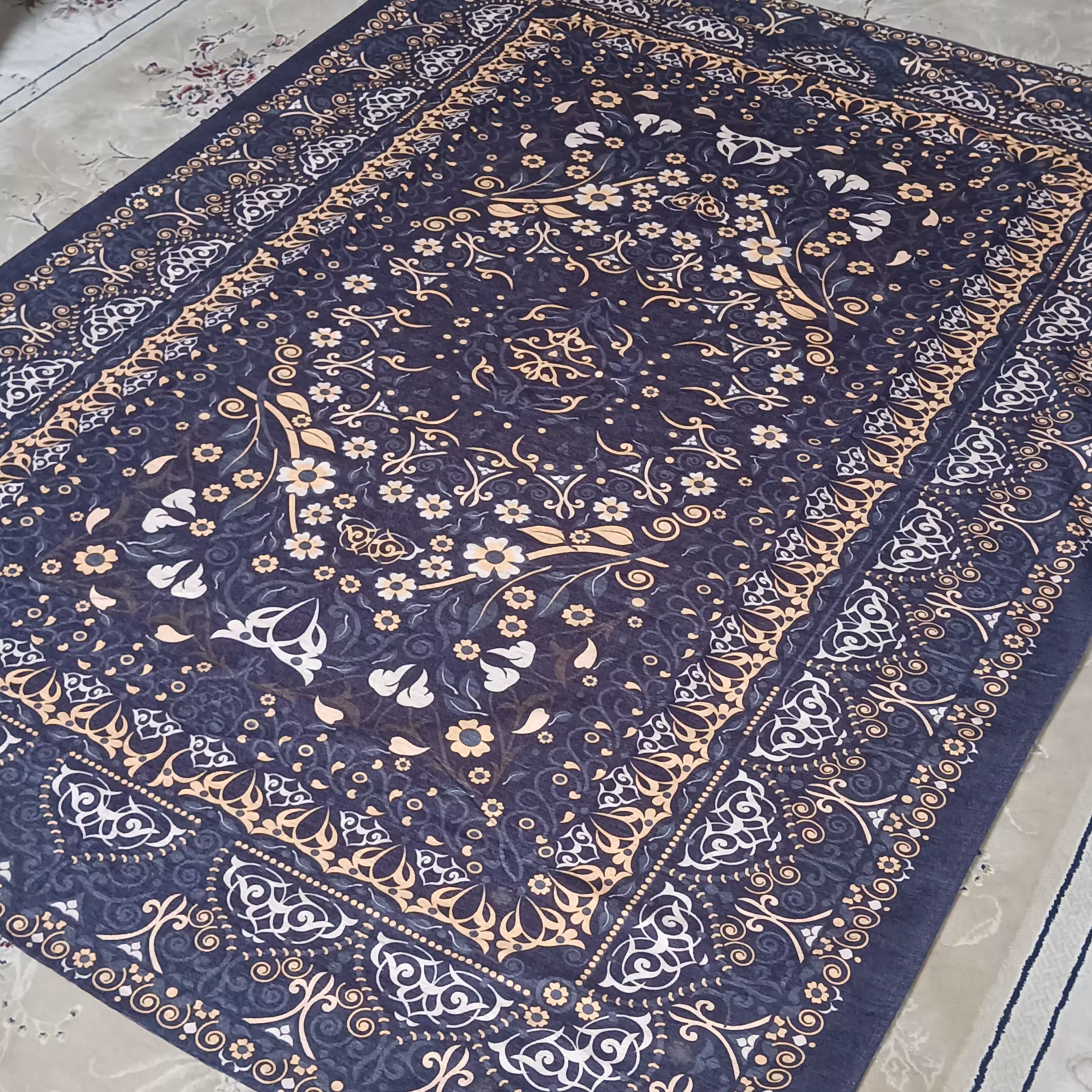 رو میزی بانو طرح سنتی یزد در ابعاد 1.5متری(140در  90 سانت)