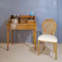 میزتحریر کلاسیک جادار با صندلی لویی عسلی رنگ سایز 110 (پس کرایه)