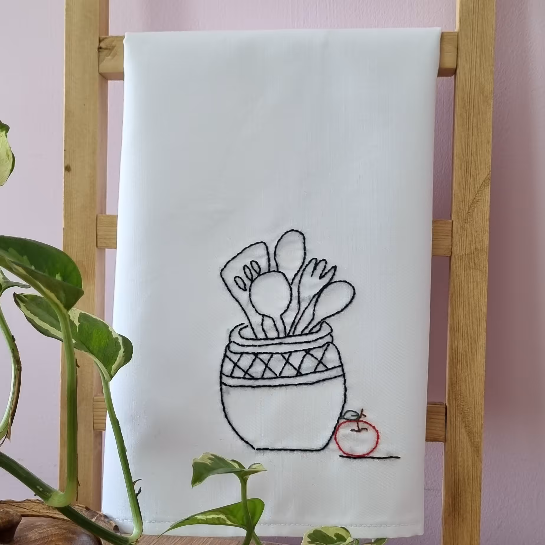 دستمال آشپزخونه گلدوزی شده با دست 