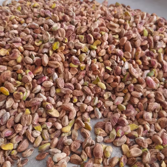 قوتو پسته ای گلپونه بسته ی 250 گرمی  .تهیه شده از مغز پسته با کیفیت عالی.کم شکر و کاملا چرب 