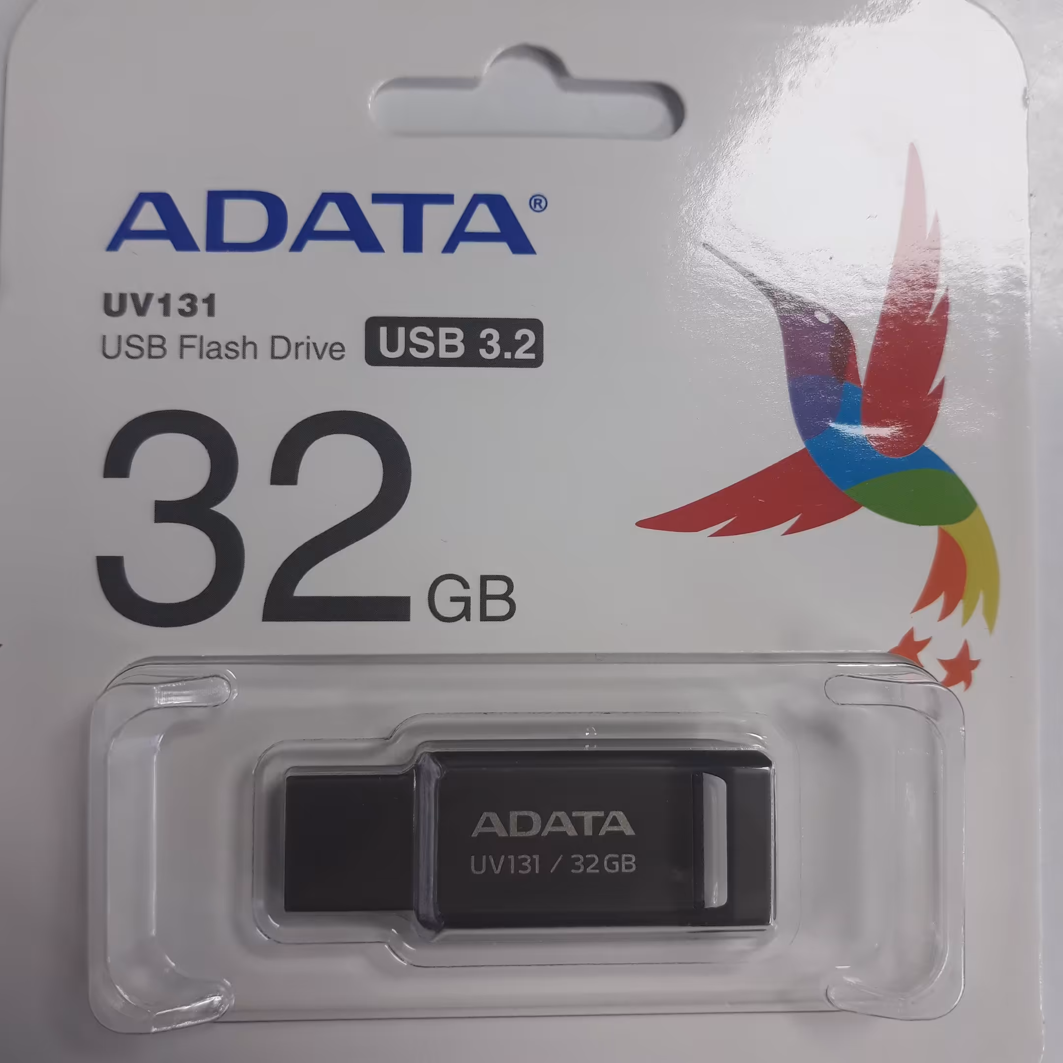 فلش ای دیتا مدل uv131 با ظرفیت 32 و usb 3.2