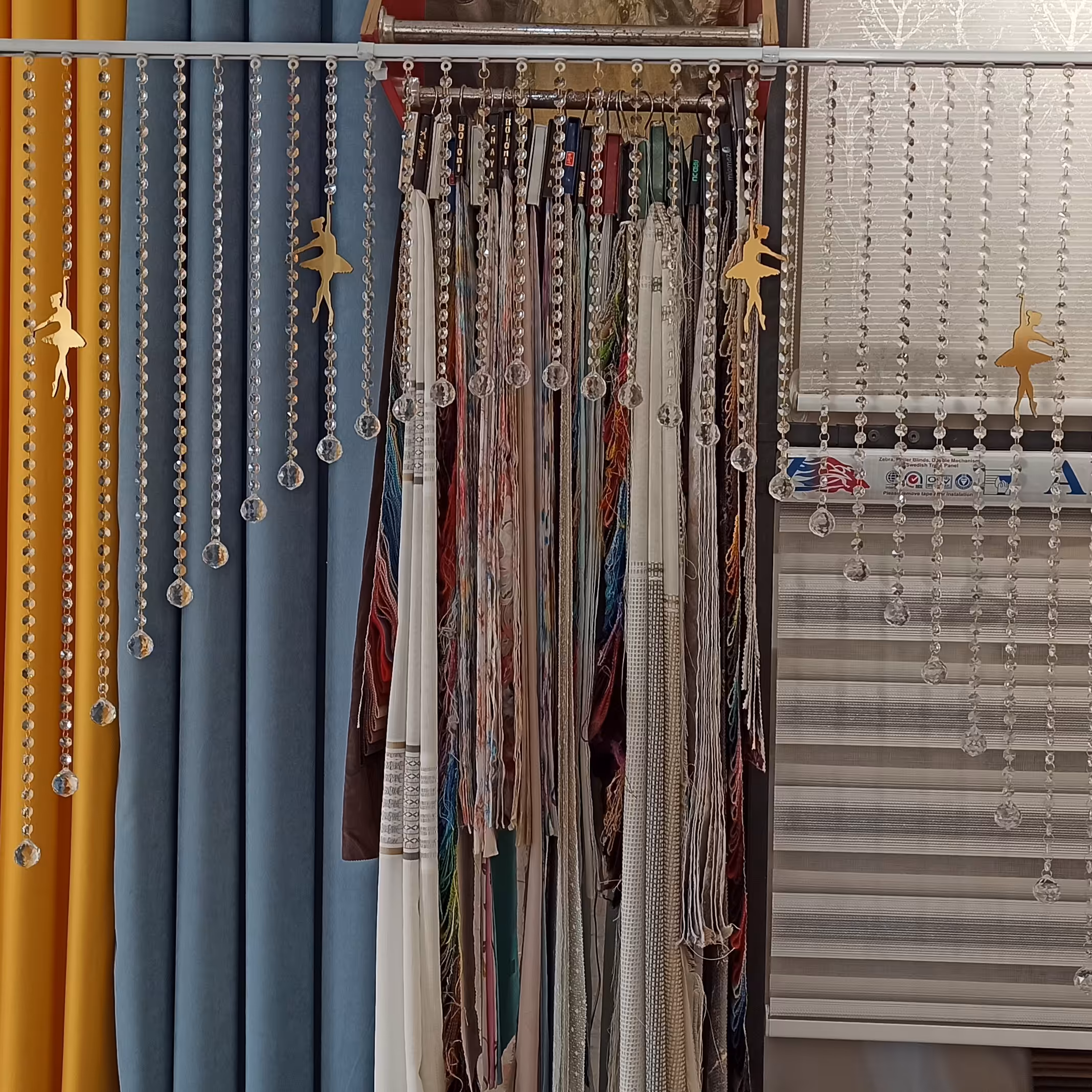 پرده کریستالی آویز  مدل هلال