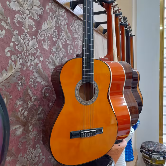 گیتار یاماها c80 طرح همراه(ارسال رایگان)(کیف ابری ضدآب رایگان)(مضراب رایگان)اکشن عالی گیتار کینگ طرح یاماها