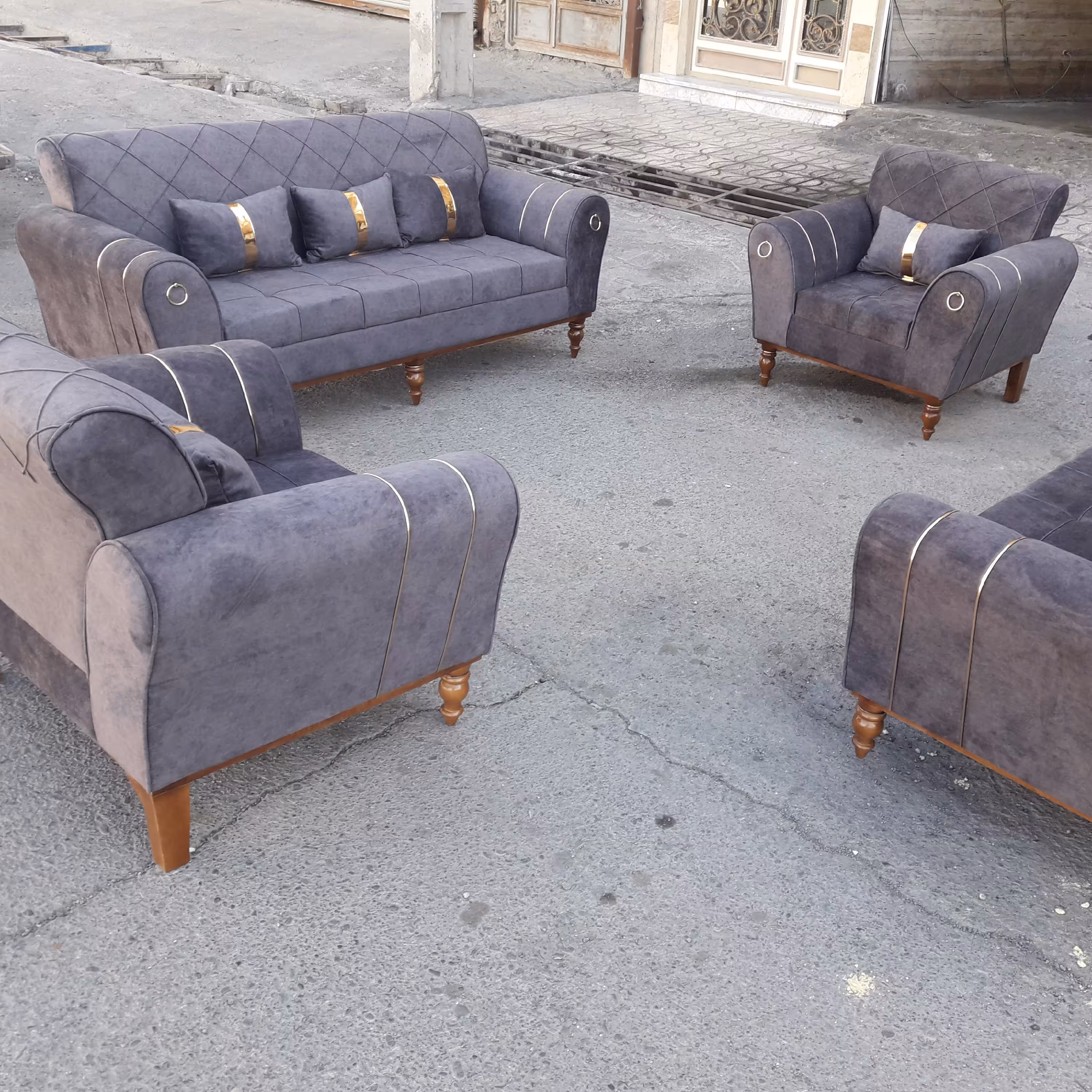 مبلمان چستر راحتی در رنگ بندی متنوع کیفیتی عالی تحویل فوری