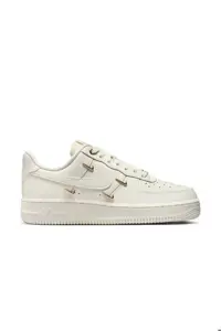 اسنیکر سفید زنانه كفش كتانى ورزشى مدل Air Force 1 07 Premium Gold Swooshes Nike